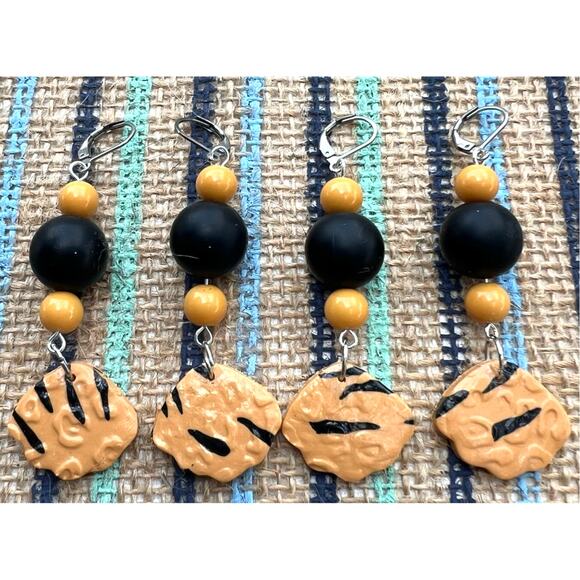 Tiger Stripe Paw Print Set of 4 Clay & Bead Dangle Stitch Markers Handmade - Picture 2 of 2